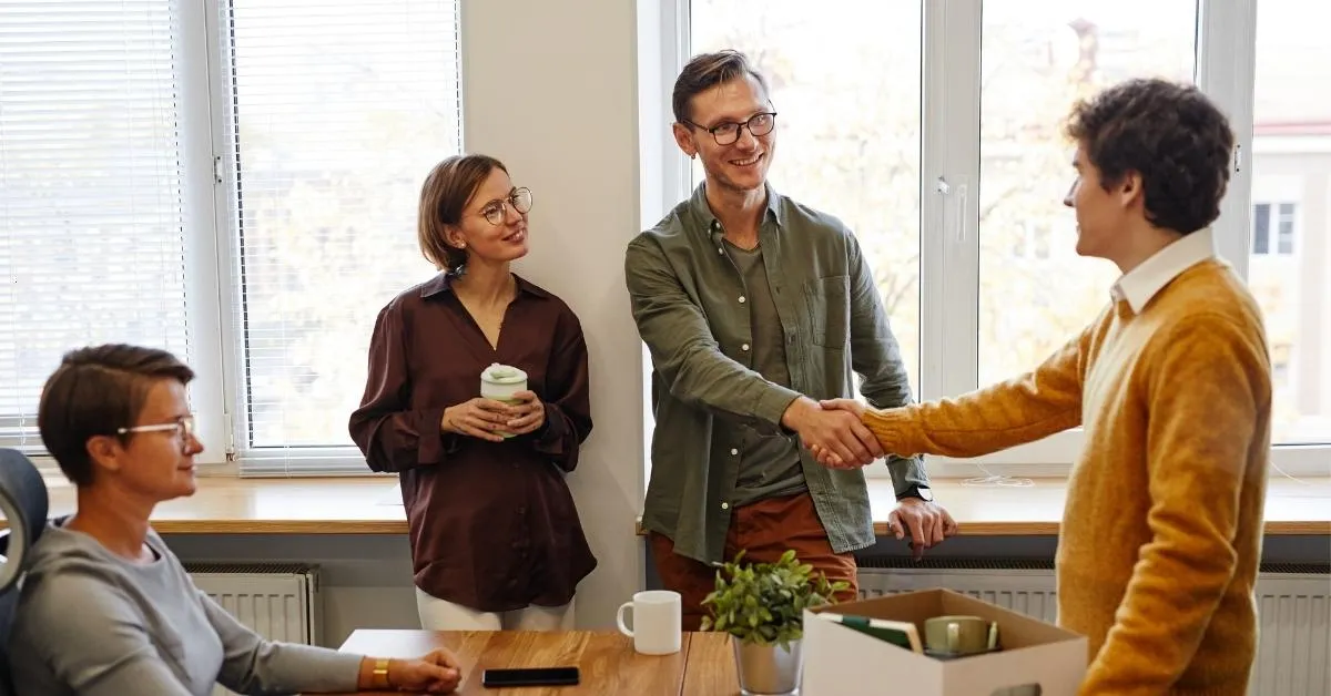 How to Welcome a New Employee: 12 Thoughtful & Fun Ideas