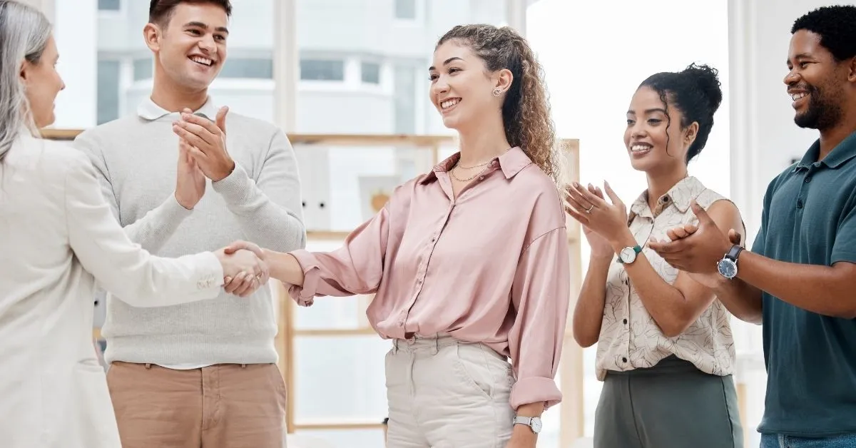 How to Welcome a New Employee: 12 Thoughtful & Fun Ideas