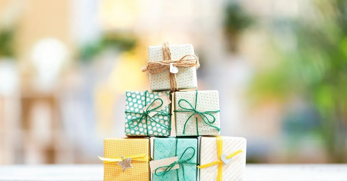 10 Memorable Work Anniversary Gifts to Celebrate Employee Milestones