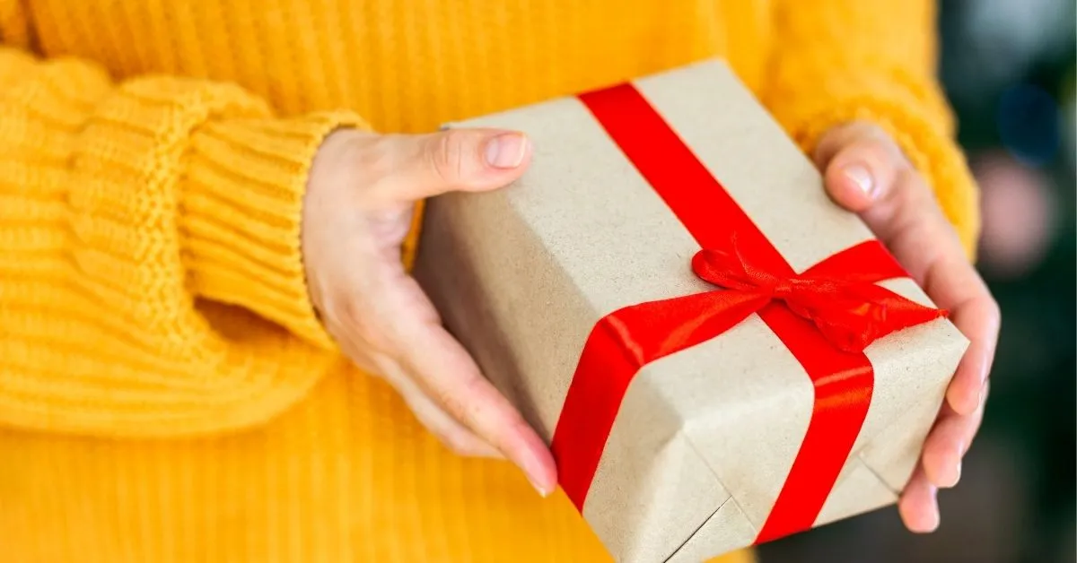16 Thoughtful New Employee Welcome Gifts to Make a Lasting First Impression