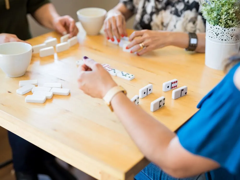Dominoes Chain