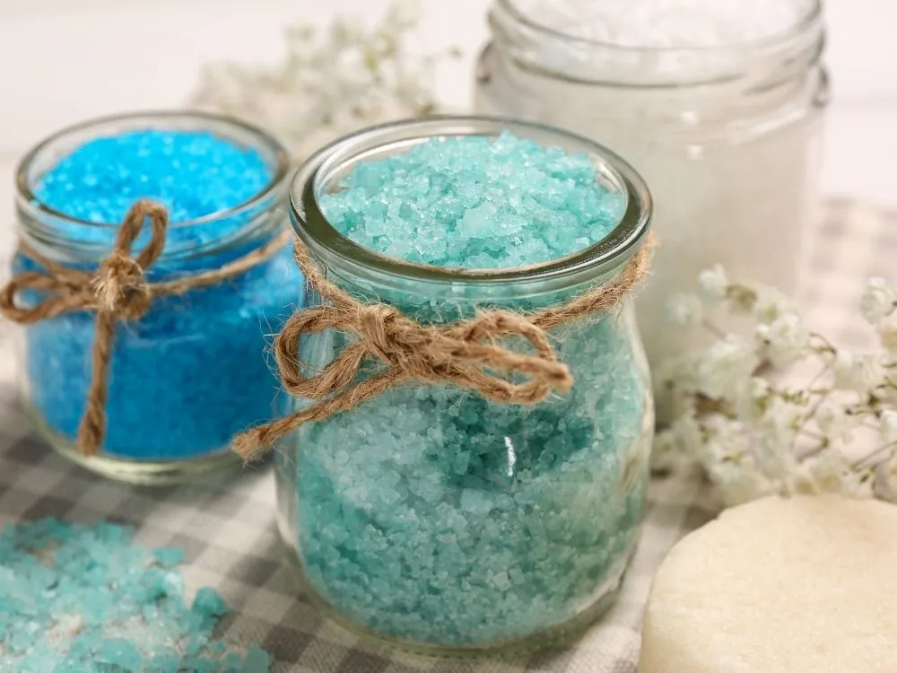 Holiday-Scented Bath Salts for Gifting Coworkers