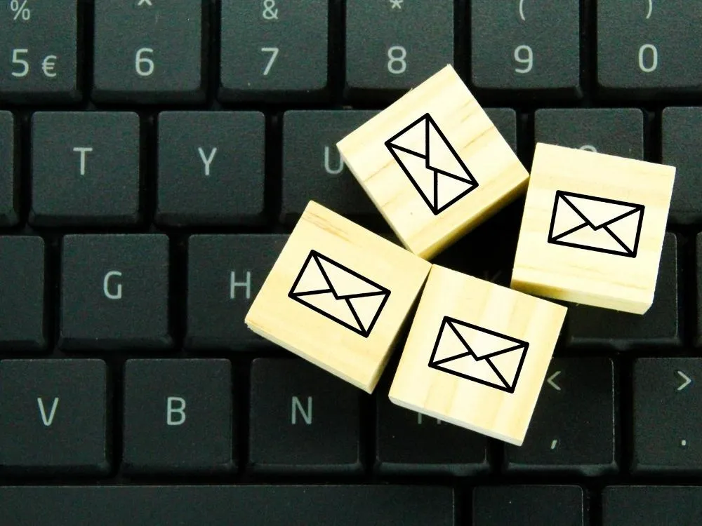 Tech-Themed Email Sign-Off